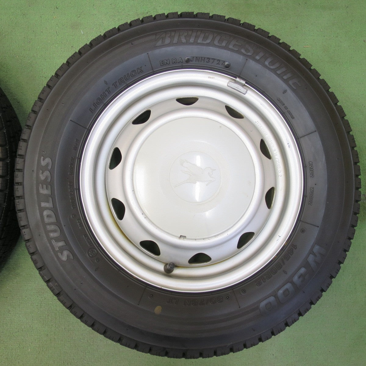 バリ溝！24年！9分★スタッドレス 145/80R12 80/78N ブリヂストン W300 スチール ホイール 12インチ PCD100 110 114.3/4H マルチ★6042010イス