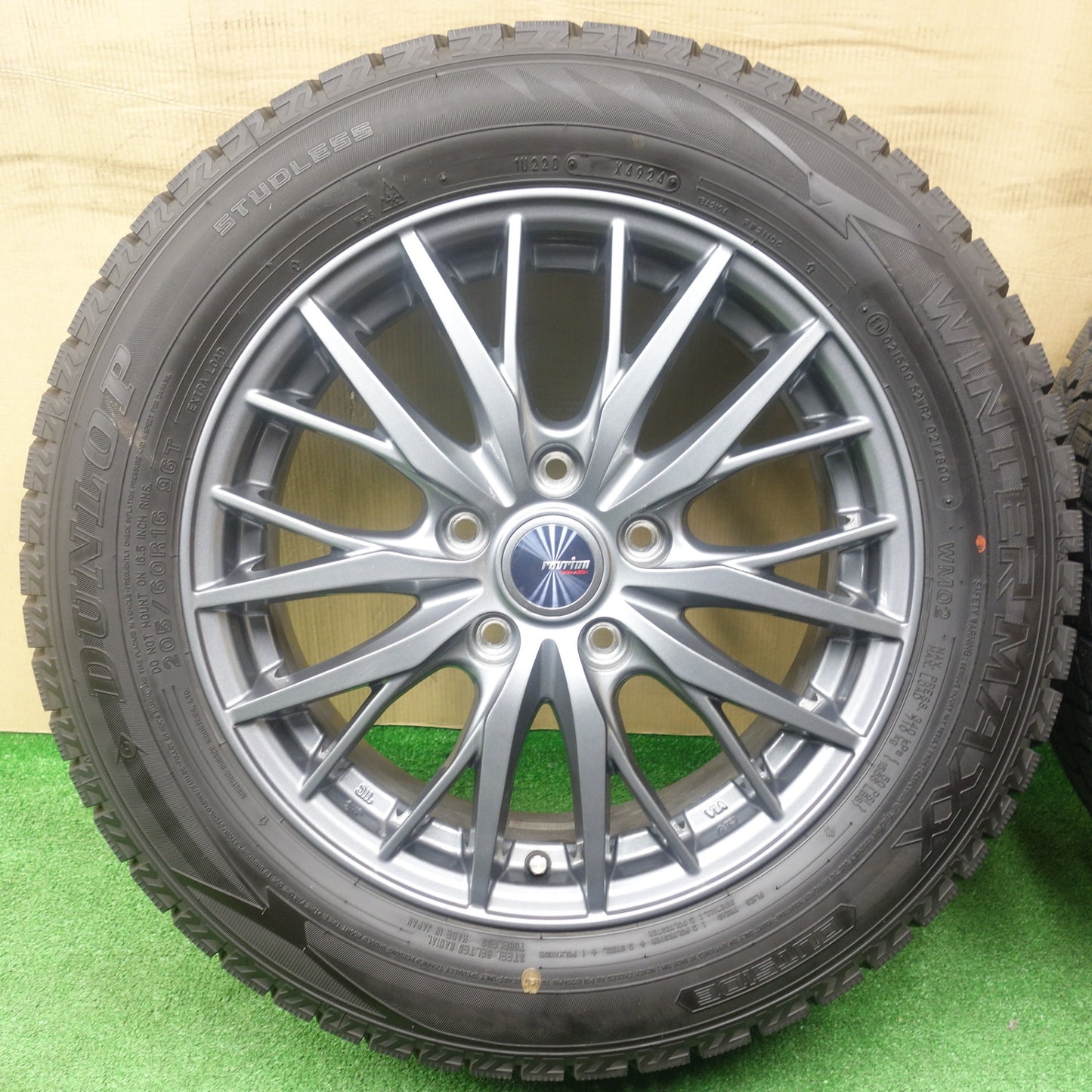 バリ溝！24年！キレイ！9.5分以上★スタッドレス 205/60R16 ダンロップ ウインターマックス WM02 ravrion RM01 ラブリオン 16インチ PCD114.3/5H★6012301KTス
