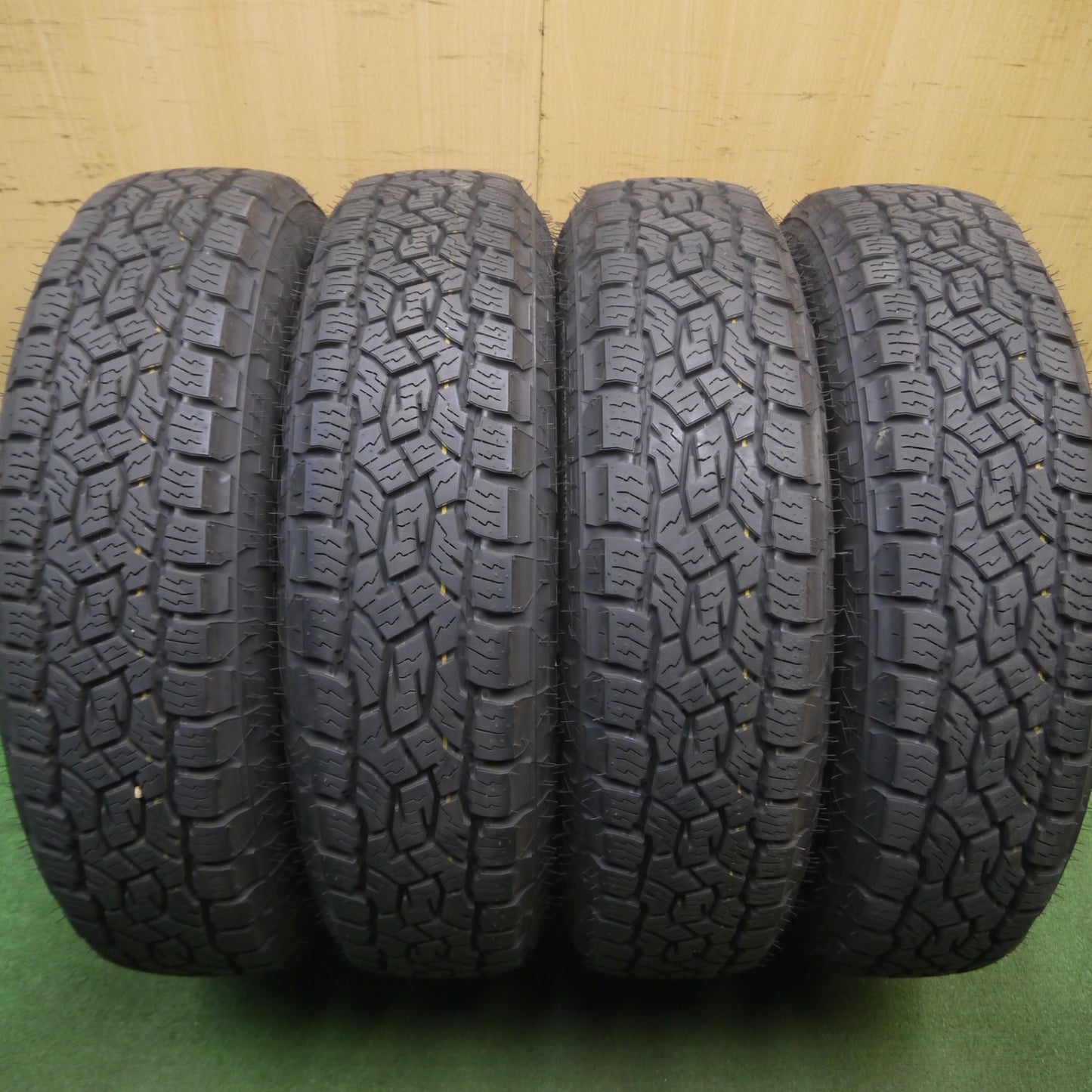 [送料無料] 超バリ溝！24年！キレイ！ほぼ10分★LODIO DRIVE 8M MONO SUPER STAR 175/80R16 トーヨー オープンカントリー A/T Ⅲ ロディオドライブ 16インチ PCD139.7/5H★5022601Hノ