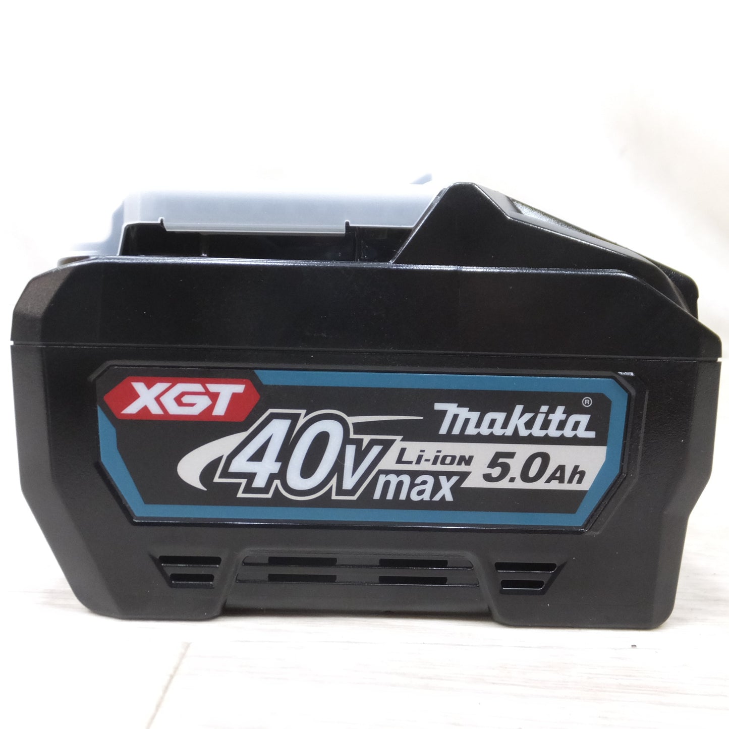 [送料無料] ほぼ未使用◆マキタ Li-ion リチウム イオン バッテリ BL4050F バッテリー DC40V 180Wh 残量表示 雪◆