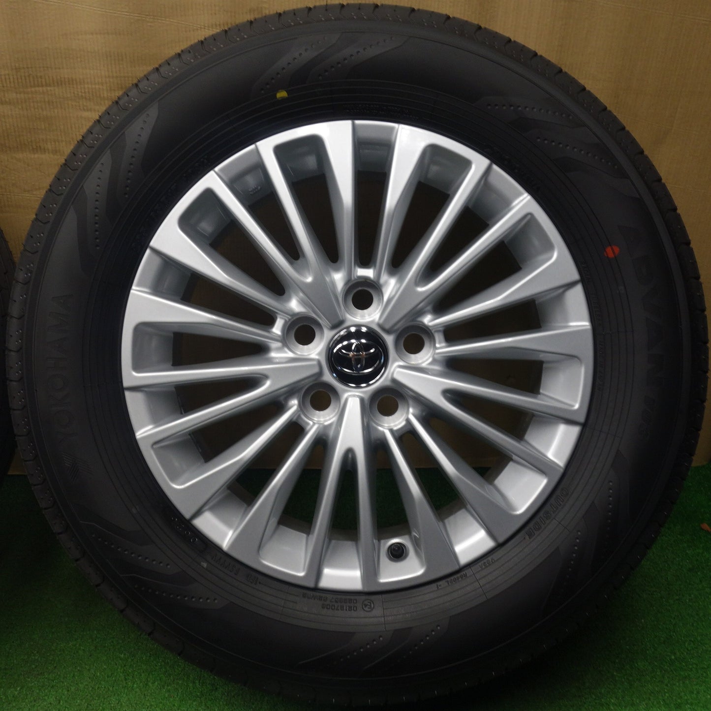 新車外し！26年★トヨタ 40系 アルファード ヴェルファイア 純正 225/65R17 ヨコハマ アドバン V03 17インチ PCD120/5H★6031503KTノ