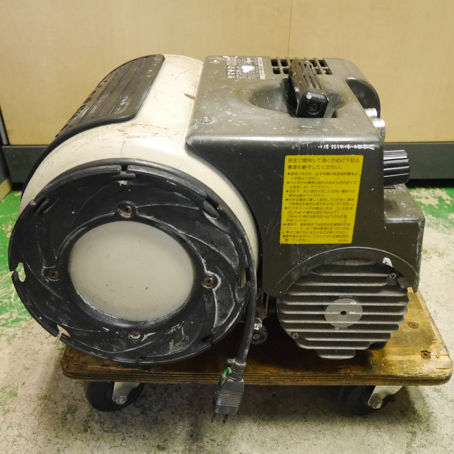 [送料無料] ☆マキタ エア コンプレッサー AC6501 60Hz エアー ツール 工具 makita☆