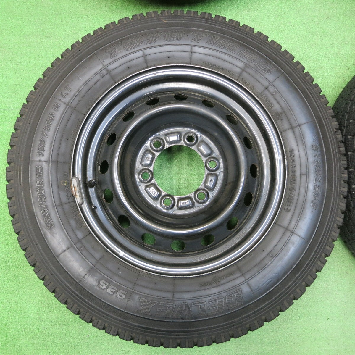 *送料無料* バリ溝！21年！キレイ！9.5分★ハイエース 等 195/80R15 スタッドレス トーヨー デルベックス 935 スチール ホイール 15インチ PCD139.7/6H★4042613イス
