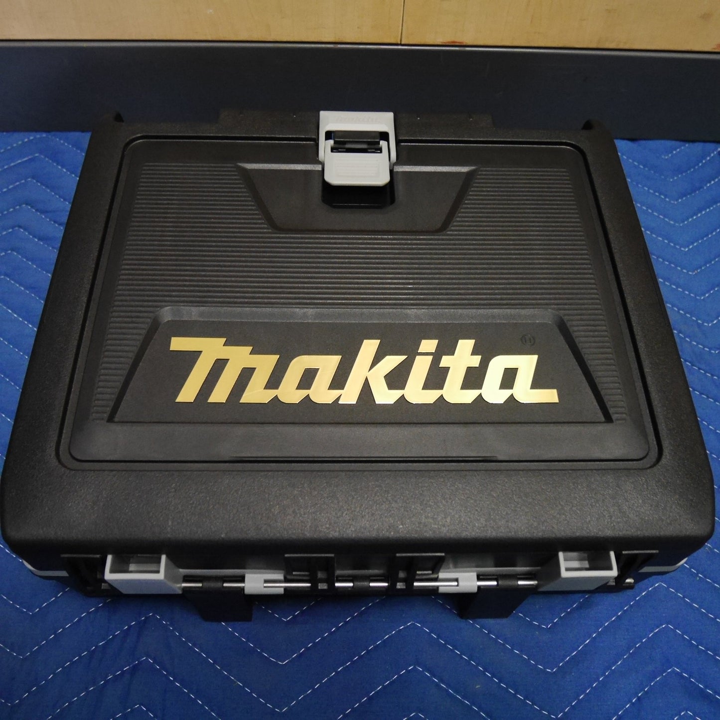 [送料無料] 未使用！バッテリー2個☆マキタ 充電式 インパクトドライバ TD173D GXPB 電動 工具 makita 18V☆