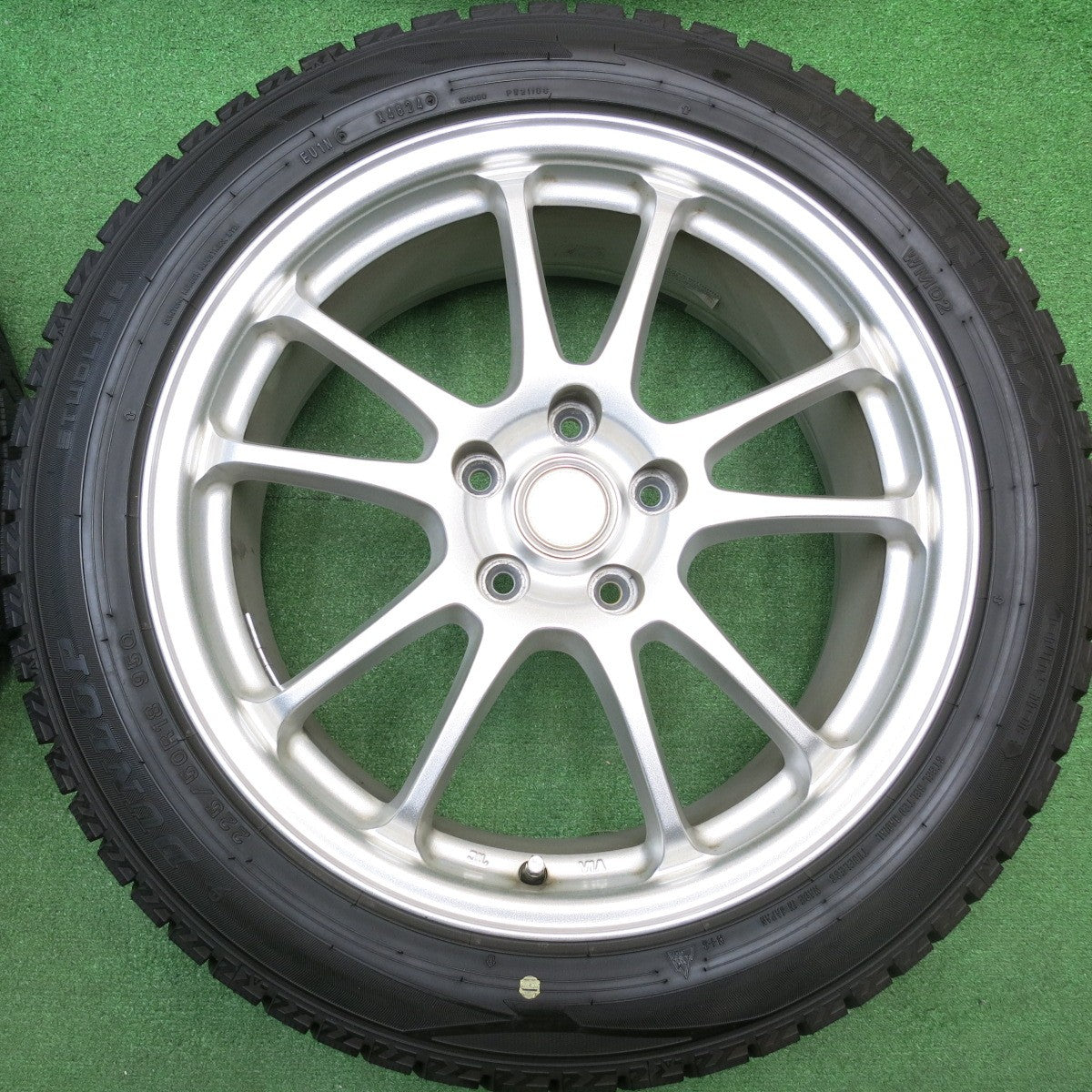 バリ溝！24年！キレイ！9.5分以上★スタッドレス 225/50R18 ダンロップ ウインターマックス WM02 ECO FORME SE-10 エコフォルム 18インチ PCD114.3/5H★5112508HAス