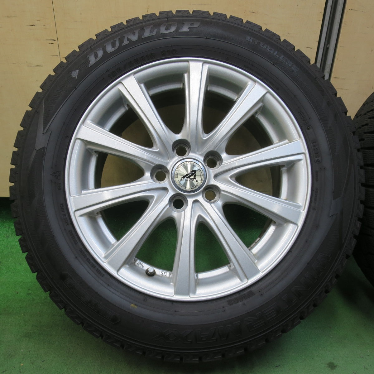 バリ溝！23年！9.5分以上★プリウス 等 195/65R15 スタッドレス ダンロップ ウインターマックス WM02 AZ SPORTS AZスポーツ 15インチ PCD100/5H★5123014イス