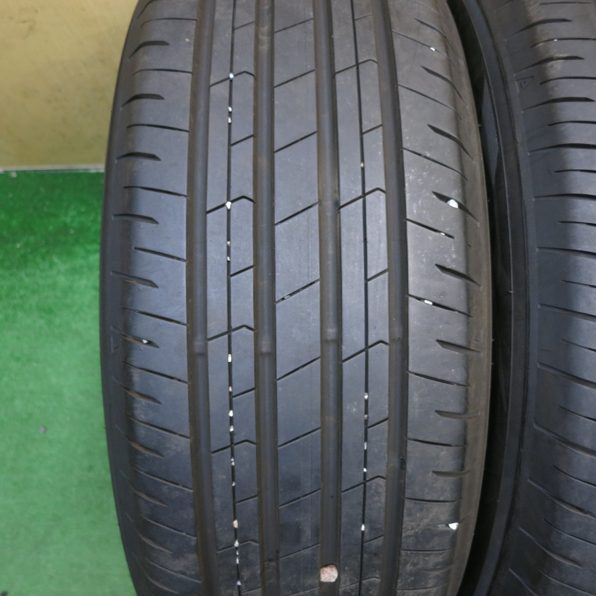 バリ溝！24年！9.5分◎225/60R18 トーヨー プロクセス Comfort コンフォート 18インチ タイヤ 40系 アルファード ハリアー RAV4 等◎6092308KKノタ