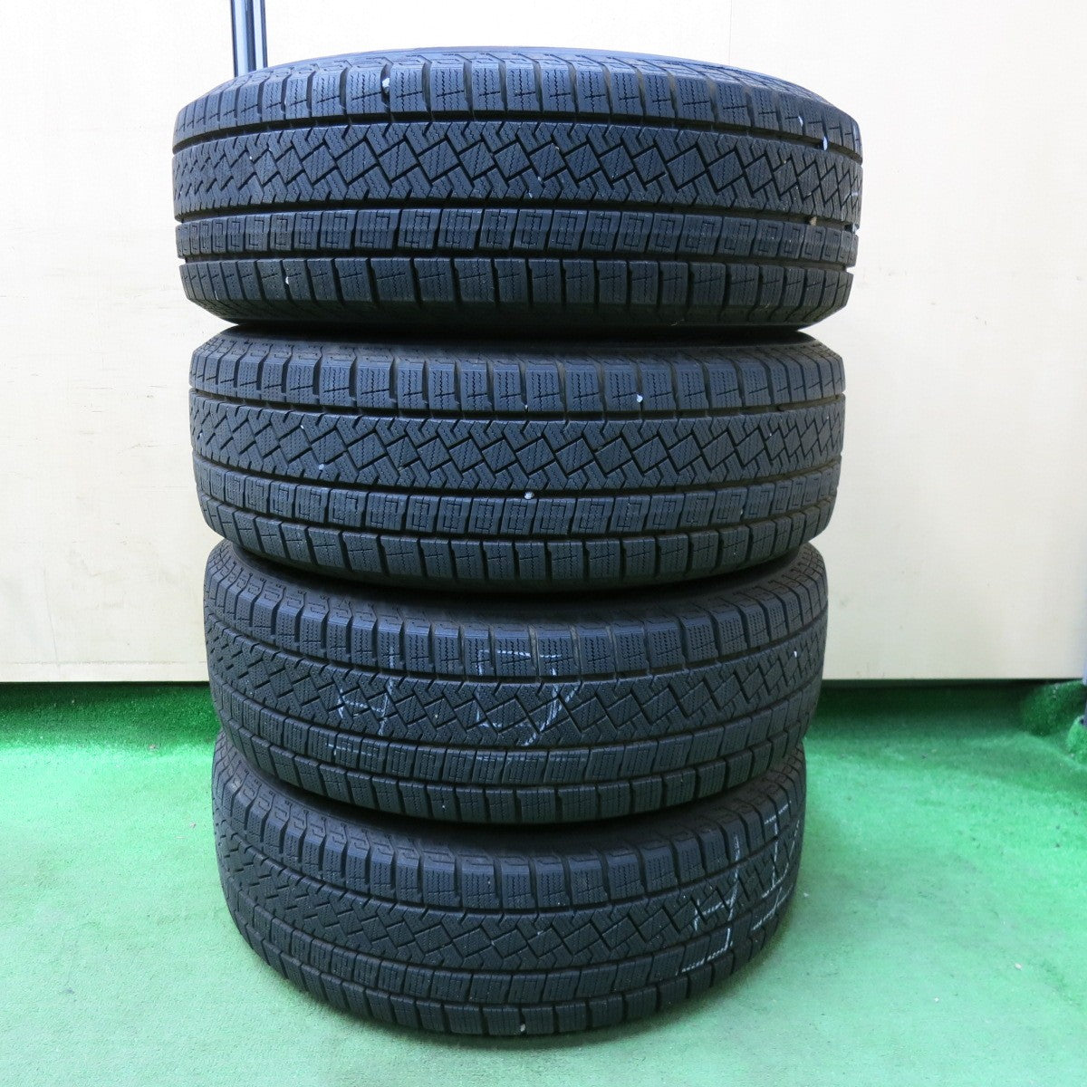 [送料無料] バリ溝！22年！キレイ！9.5分以上★スタッドレス 195/65R16 ピレリ アイスゼロ アシンメトリコ ravrion RS01 ラブリオン 16インチ PCD100/4H★4120602SYス