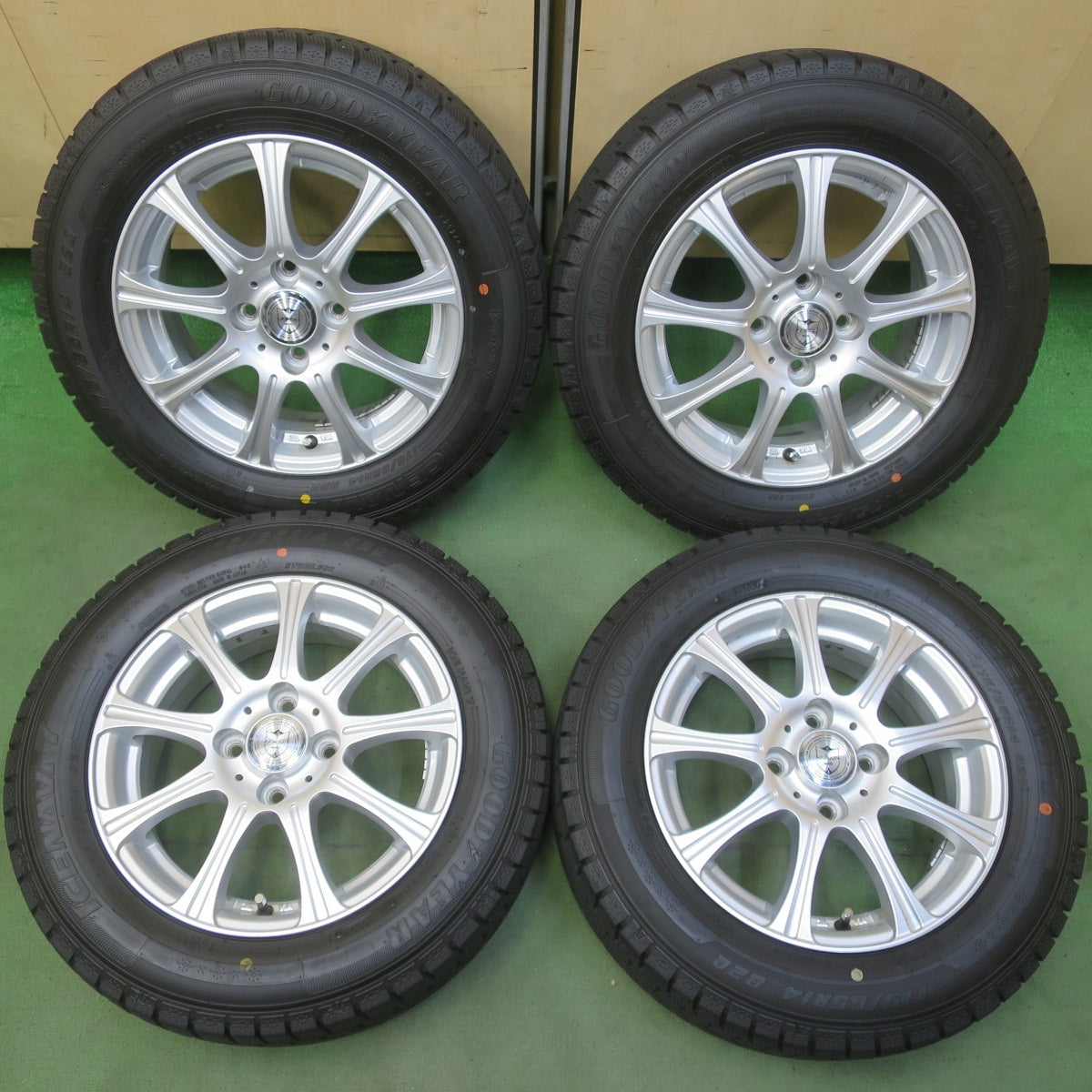 バリ溝！24年！キレイ！9.5分◎スタッドレス 175/65R14 グッドイヤー アイスナビ7 JOKER ジョーカー 14インチ PCD100/4H◎6072206イス