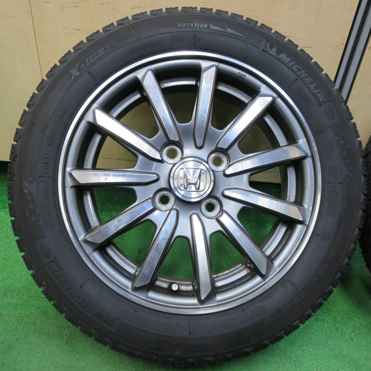 *送料無料* 4本価格★ホンダ N-WGN 純正 155/65R14 スタッドレス ミシュラン X-ICE XI3 Nワゴン PCD100/4H★4060904イス