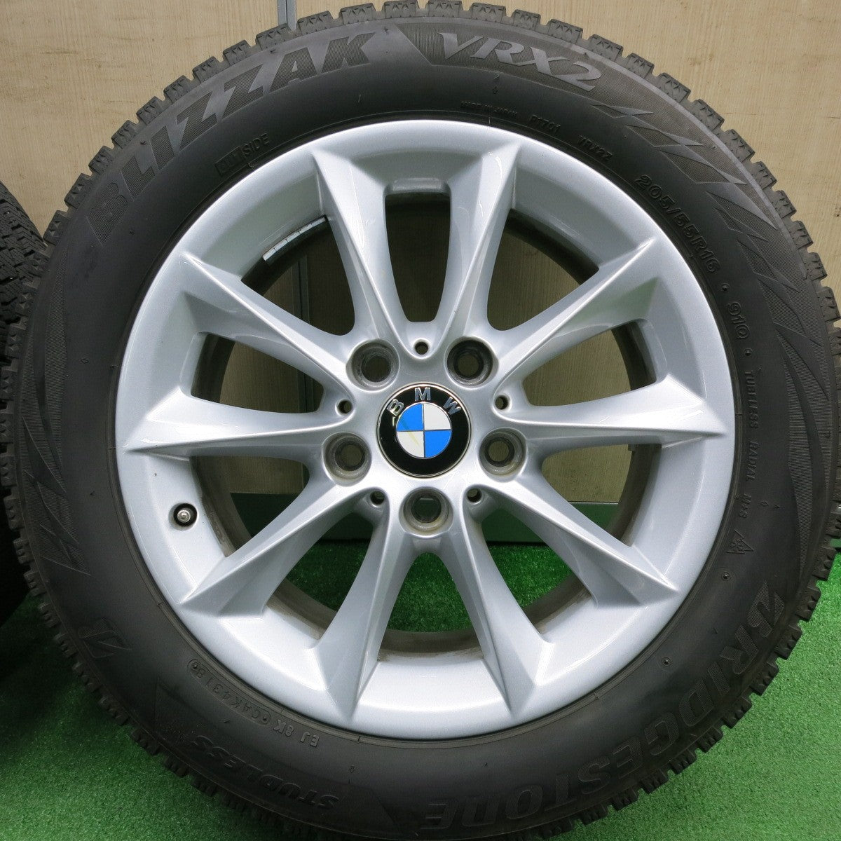 [送料無料] バリ溝！キレイ！9分★BMW 1シリーズ F20 純正 205/55R16 スタッドレス ブリヂストン ブリザック VRX2 16インチ PCD120/5H★4123005HAス