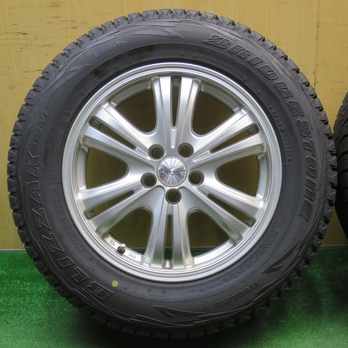 ほぼ未使用！24年★フォレスター 等 215/65R16 スタッドレス ブリヂストン ブリザック DM-V1 WB 社外 アルミ 16インチ PCD100/5H★6021905NJス