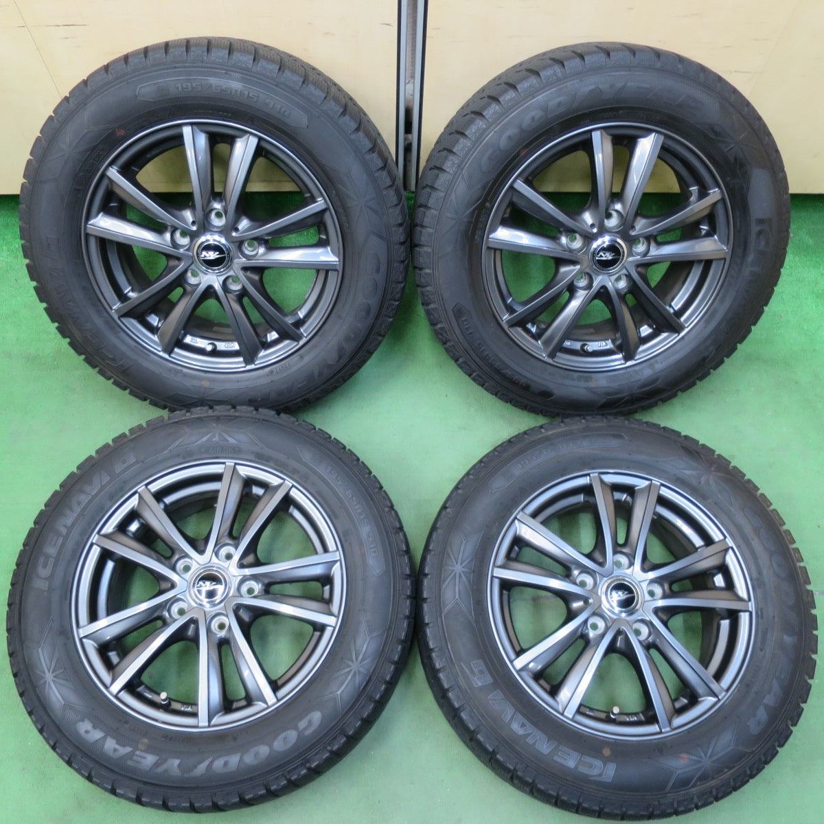 バリ溝！キレイ！9.5分以上★スタッドレス 195/65R15 グッドイヤー アイスナビ6 NIRVANA NV ニルバーナ ニルヴァーナ 15インチ PCD114.3/5H★5040907イス