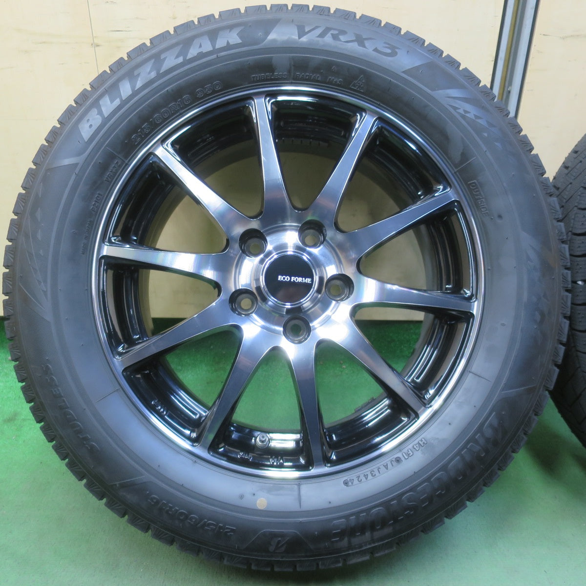 センサー付！バリ溝！24年！キレイ！ほぼ10分◎スタッドレス 215/60R16 ブリヂストン ブリザック VRX3 ECO FORME CRS23 エコフォルム 16インチ PCD114.3/5H◎6070906イス