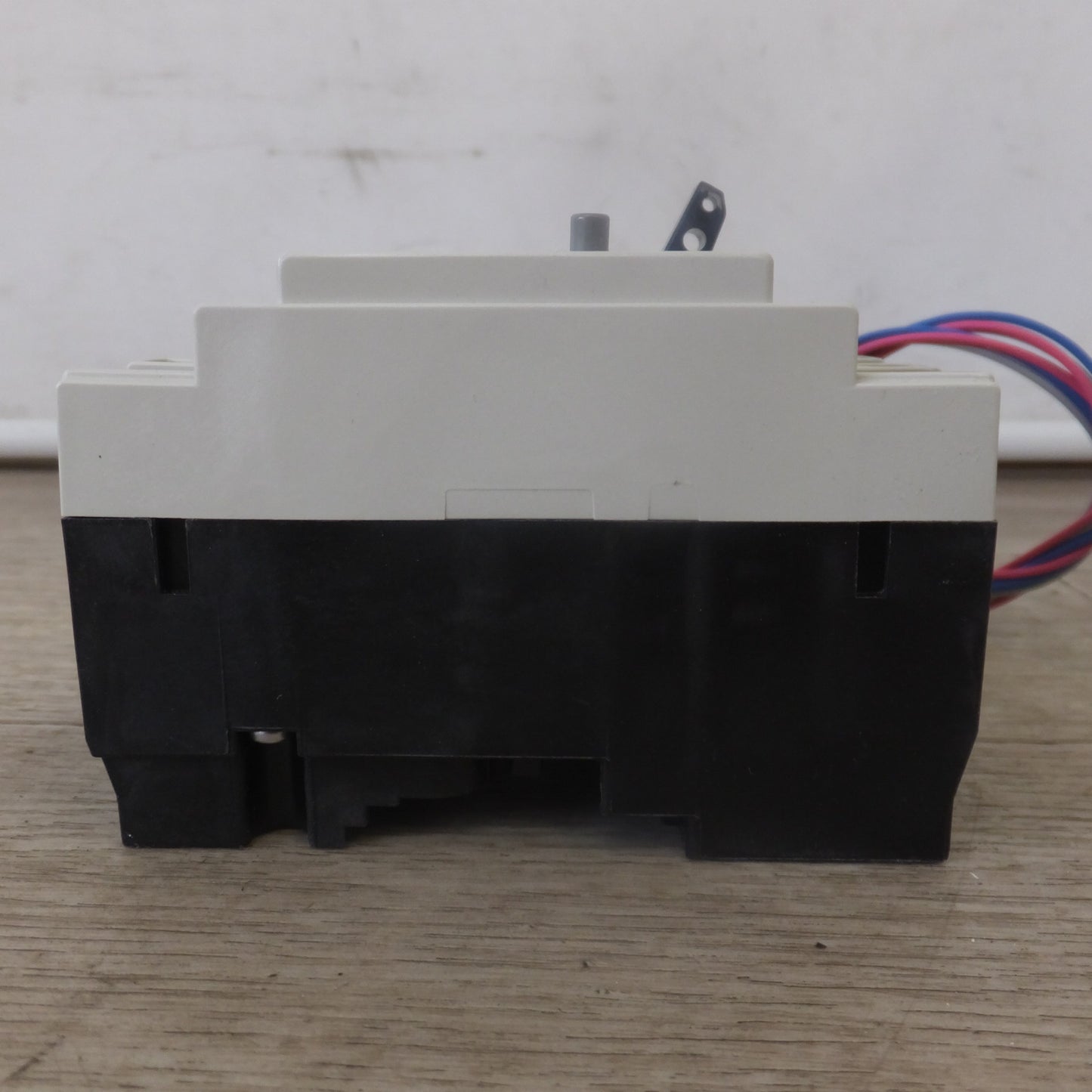 [送料無料] 未使用★三菱電機 MITSUBISHI 低圧遮断器 NV50-KC　AC100-200V 20A 30mA 3P3E 50/60Hz★