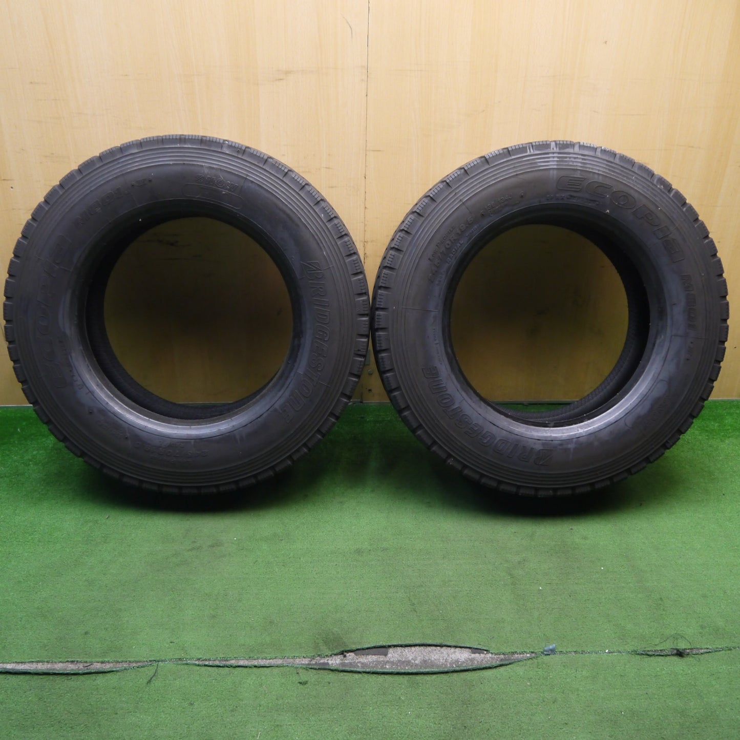 バリ溝！24年！9.5分！2本★トラック タイヤ 245/70R19.5 136/134J ブリヂストン エコピア M801 Ⅱ ミックス オールシーズン 19.5インチ★5061602KKノタ