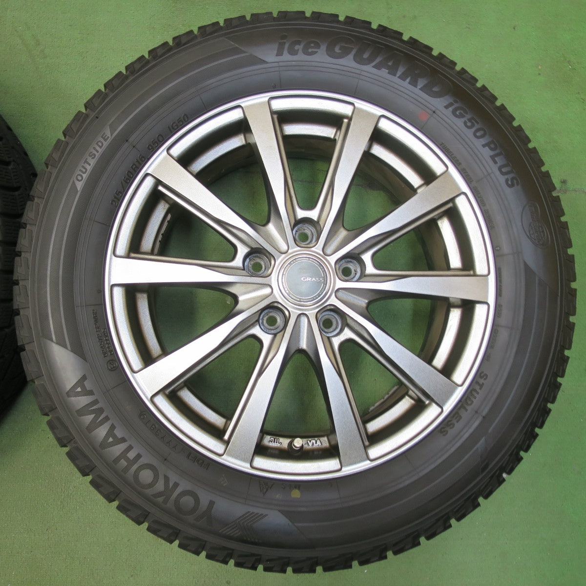 バリ溝！9分★スタッドレス 215/60R16 ヨコハマ アイスガード iG50 プラス GRASS グラス 16インチ PCD114.3/5H★5111107イス