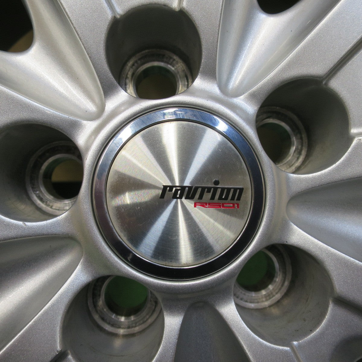 バリ溝！22年！キレイ！9.5分以上★プリウス 等 195/65R15 スタッドレス グッドイヤー アイスナビ7 ravrion RS01 ラブリオン 15インチ PCD100/5H★5111401イス