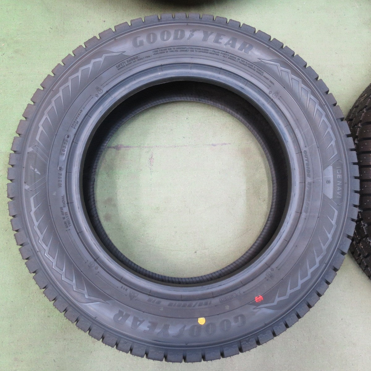 未使用！26年★スタッドレス 195/65R15 グッドイヤー アイスナビ8 タイヤ 15インチ プリウス ノア ヴォクシー ステップワゴン 等★6061809イスタ
