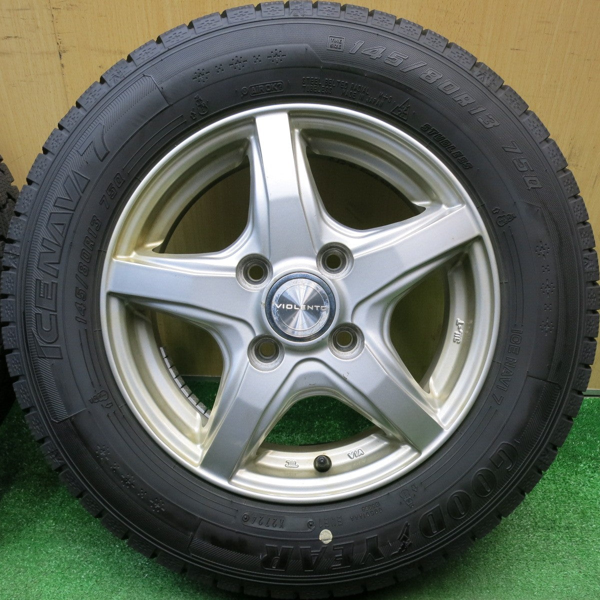 バリ溝！24年！8.5分★スタッドレス 145/80R13 グッドイヤー アイスナビ7 VIOLENTO ヴィオレント 13インチ PCD100/4H★6011109HAス