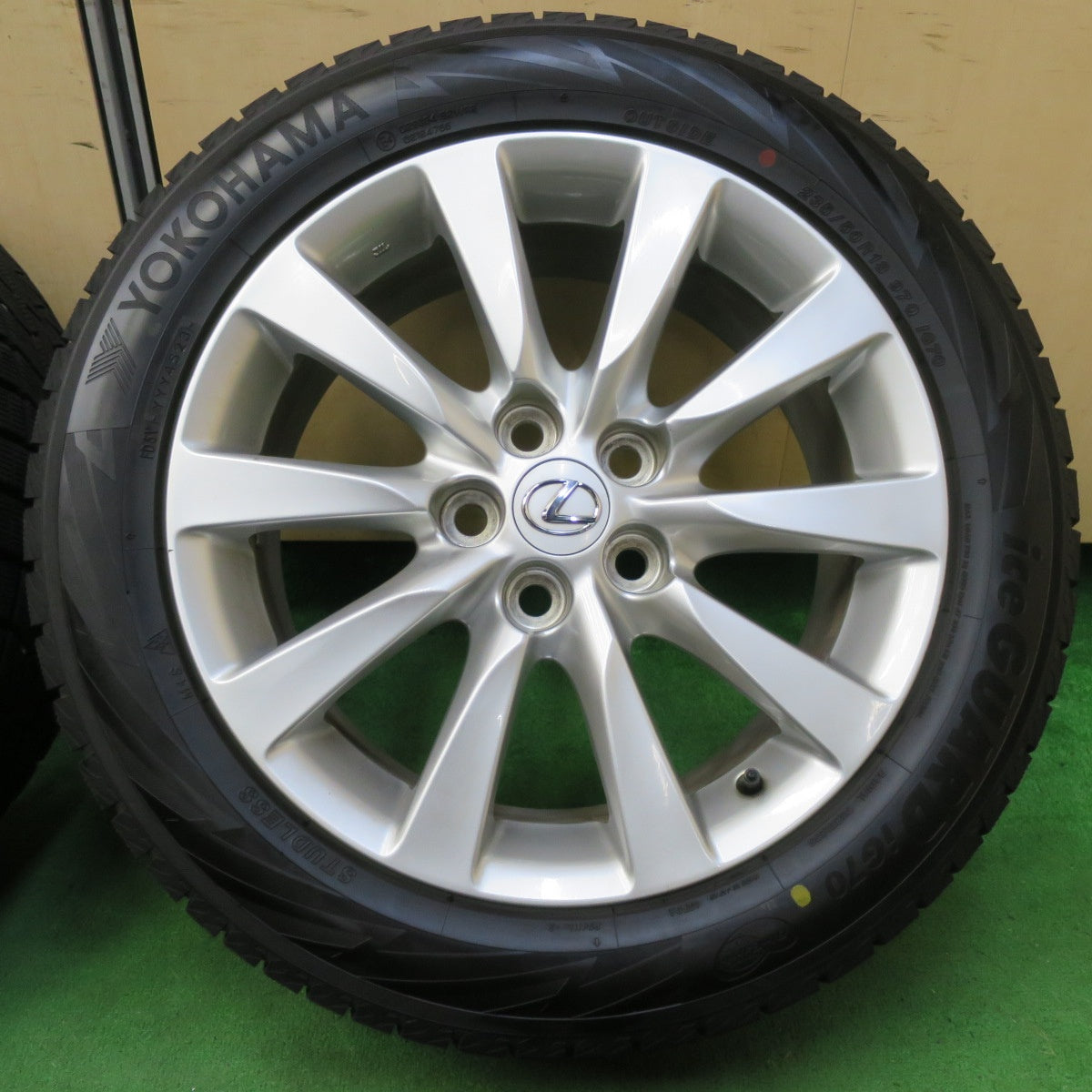 *送料無料* バリ溝！23年！9.5分以上★レクサス LS 純正 235/50R18 スタッドレス ヨコハマ アイスガード iG70 18インチ PCD120/5H★4082501イス
