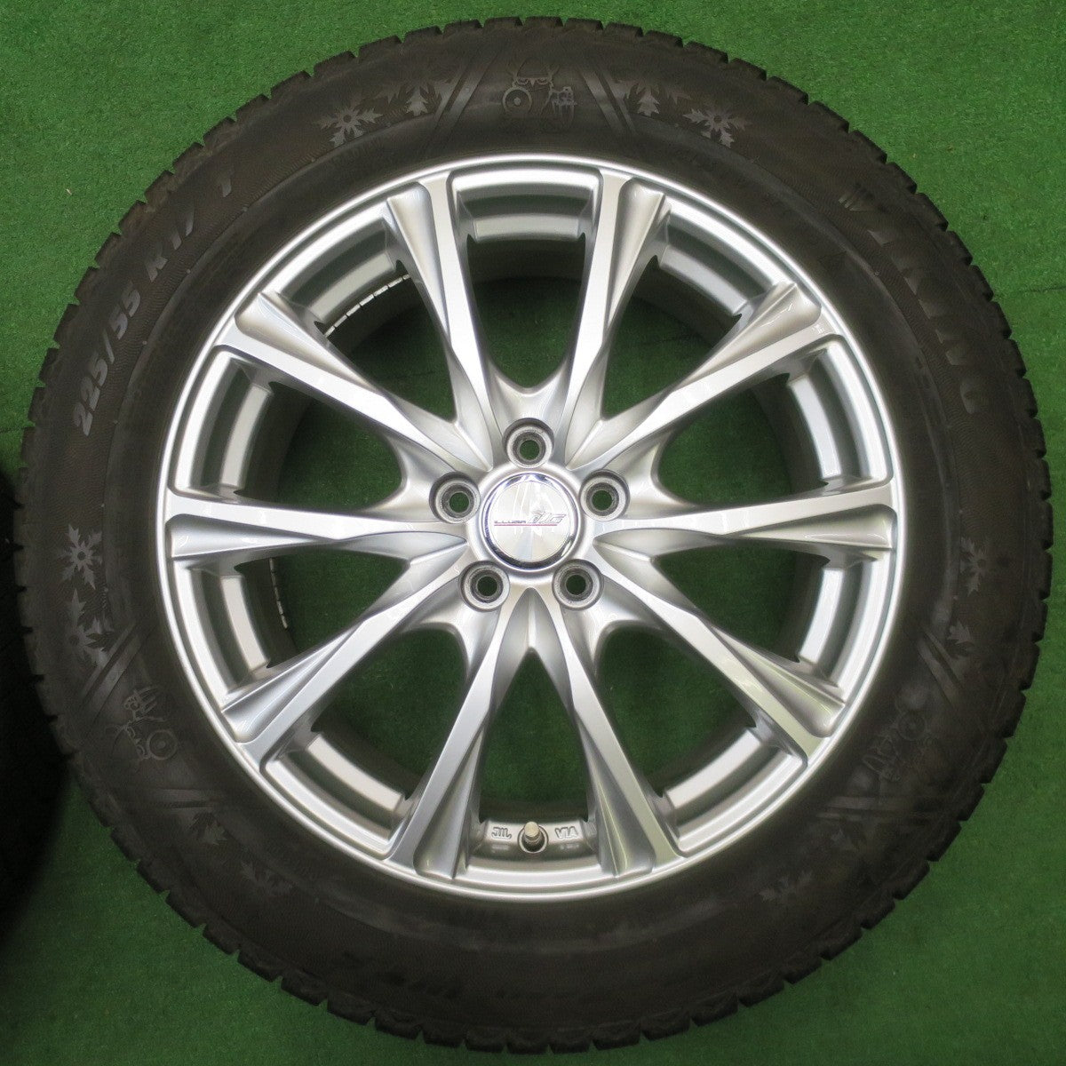 バリ溝！22年！キレイ！9.5分★XV 等 225/55R17 スタッドレス バイキング WINTECH WT6 ILLUGA 社外 アルミ 17インチ PCD100/5H★5122404NJス