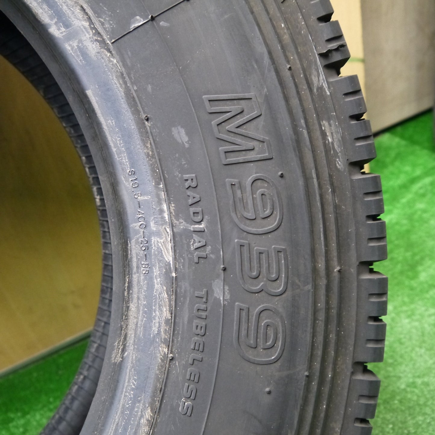 バリ溝！24年！9.5分！2本★トラック タイヤ 245/70R19.5 136/134J スタッドレス トーヨー M939 19.5インチ★5121216Hスタ