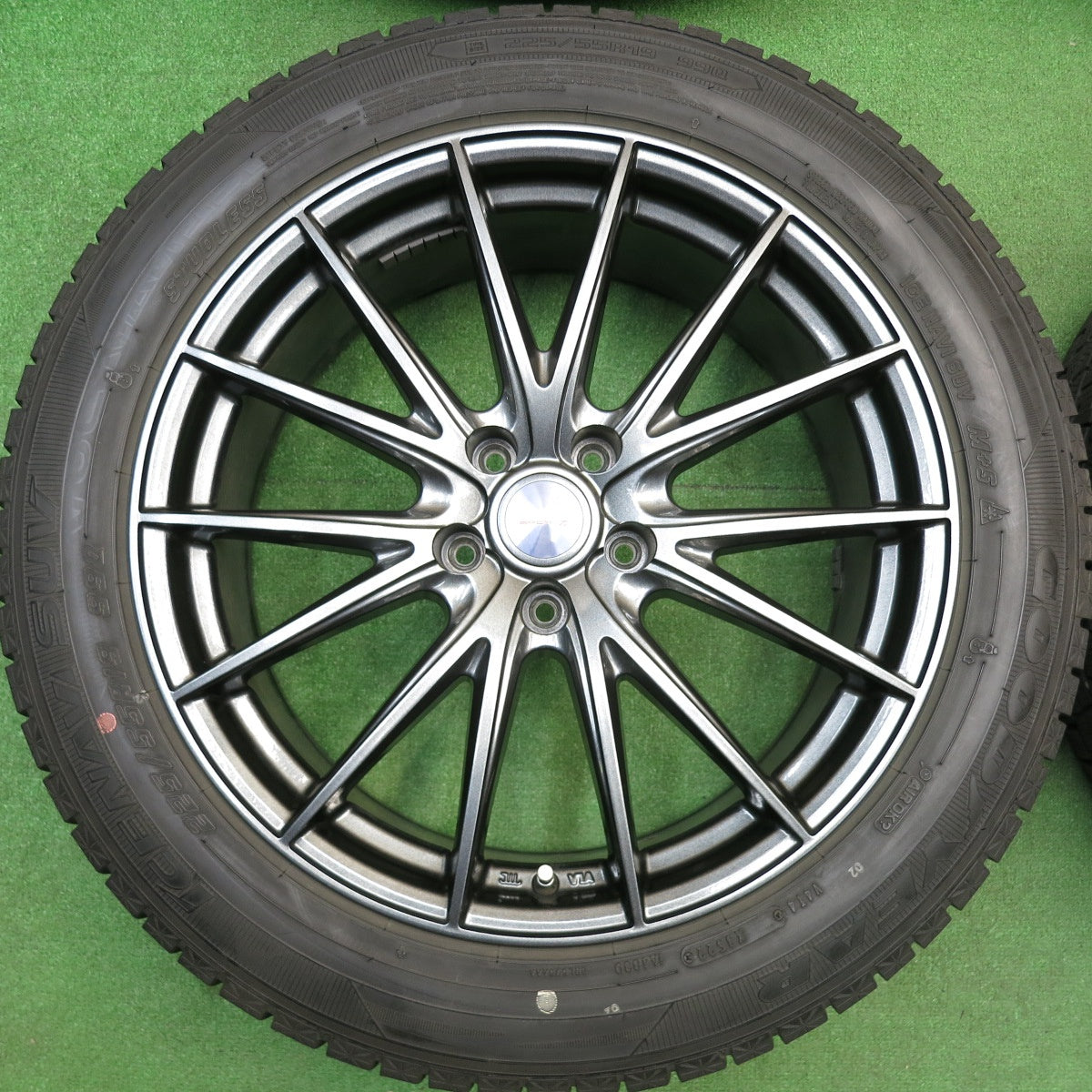 バリ溝！22年！キレイ！9.5分★スタッドレス 225/55R19 グッドイヤー アイスナビ SUV VELVA SPORTZ ヴェルヴァ 19インチ PCD114.3/5H★5121807HAス