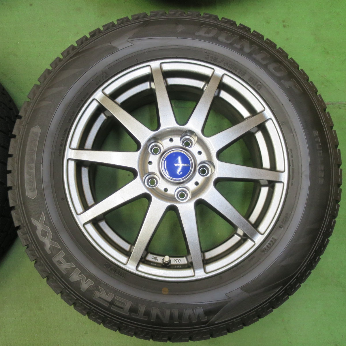 バリ溝！22年！キレイ！9.5分★スタッドレス 215/65R16 ダンロップ ウインターマックス WM02 WINNERS ウィナーズ 16インチ PCD114.3/5H★5071606イス