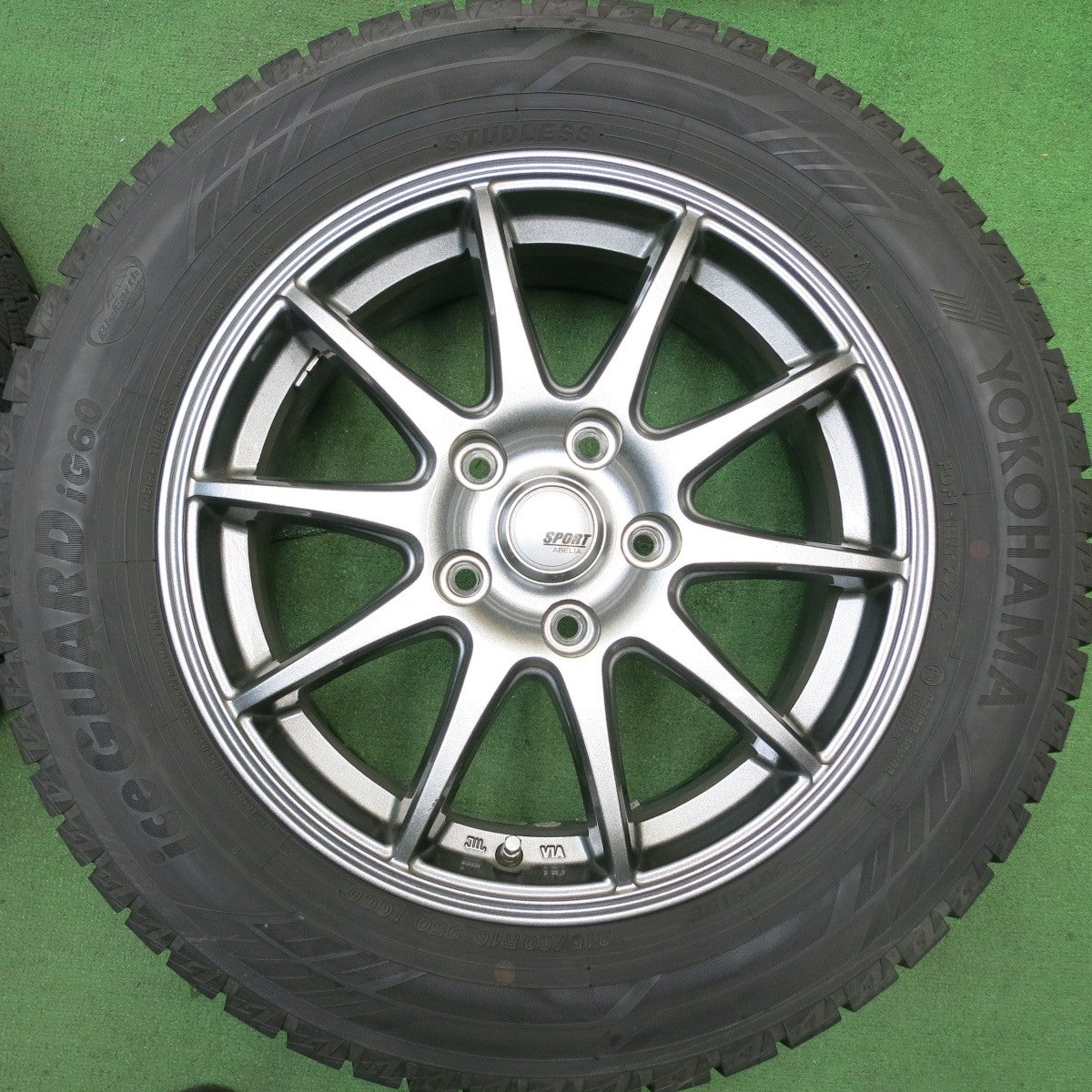 バリ溝！22年！キレイ！9.5分★スタッドレス 215/60R16 ヨコハマ アイスガード iG60 SPORT ABELIA スポルト アベリア 16インチ PCD114.3/5H★5081407HAス