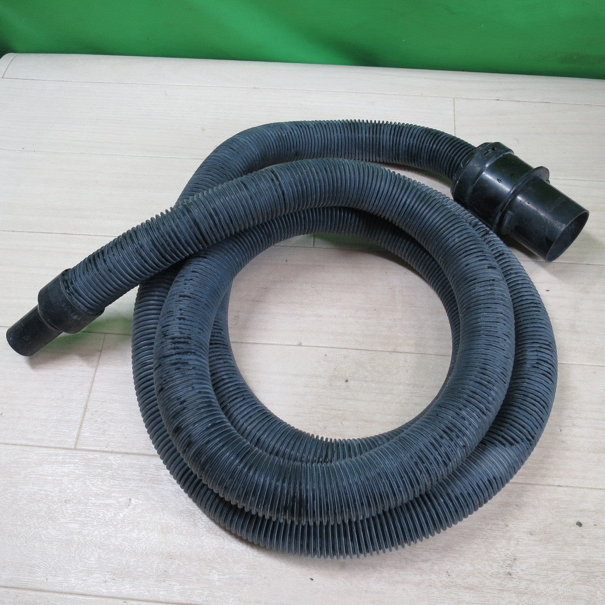 [送料無料] ☆マキタ 充電式 小型 集じん機 14.4V VC340D 充電器 付き makita 電動 工具☆