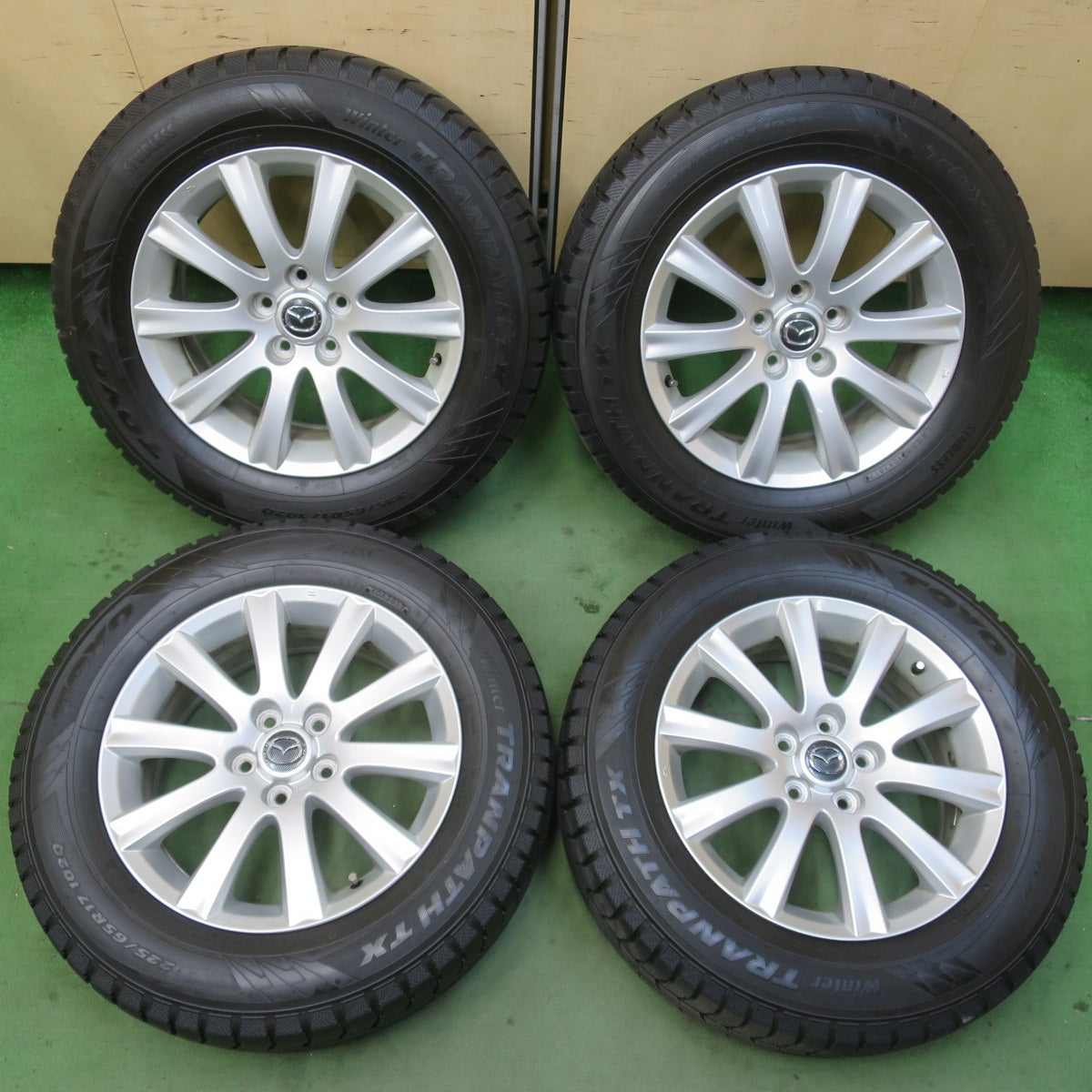 バリ溝！キレイ！9分★マツダ MPV 純正 225/65R17 スタッドレス トーヨー ウインター トランパス TX 17インチ PCD114.3/5H★6030501イス