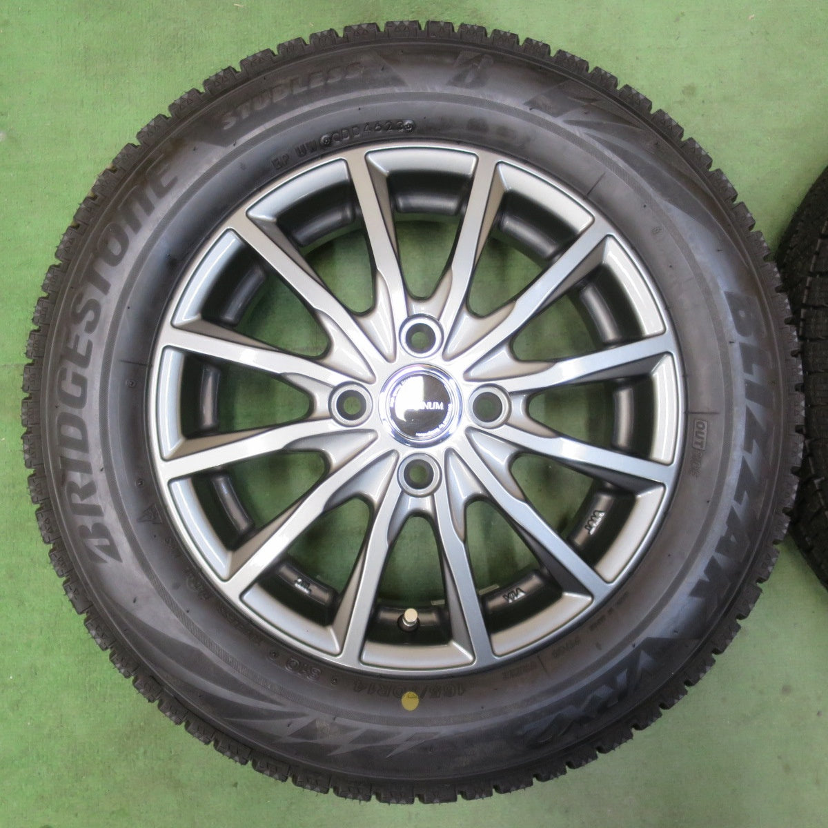 未使用！23年★スタッドレス 165/70R14 ブリヂストン ブリザック VRX2 BALMINUM AR12 バルミナ 14インチ PCD100/4H★6021704イス