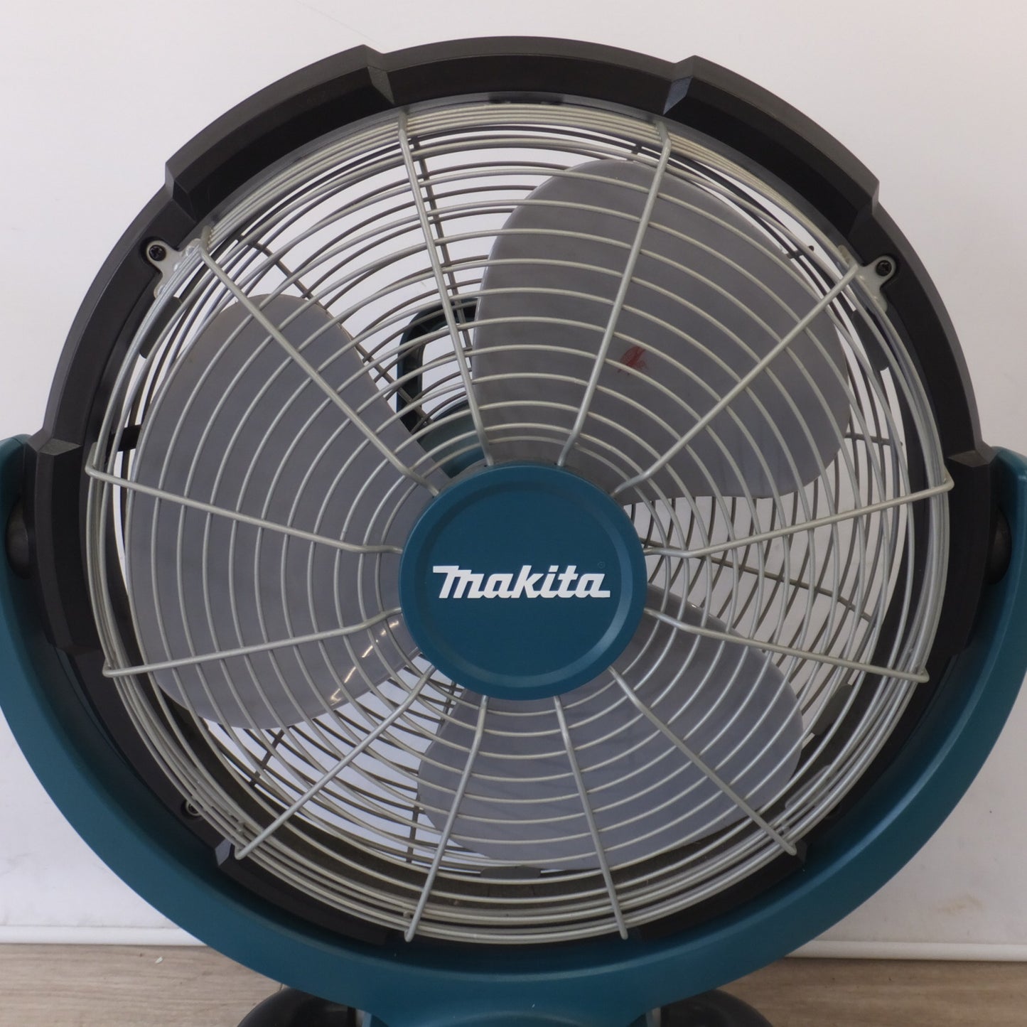 [送料無料] ★マキタ makita 充電式産業扇 CF300D 　ACアダプタ K42A120350J　セット　バッテリ なし★