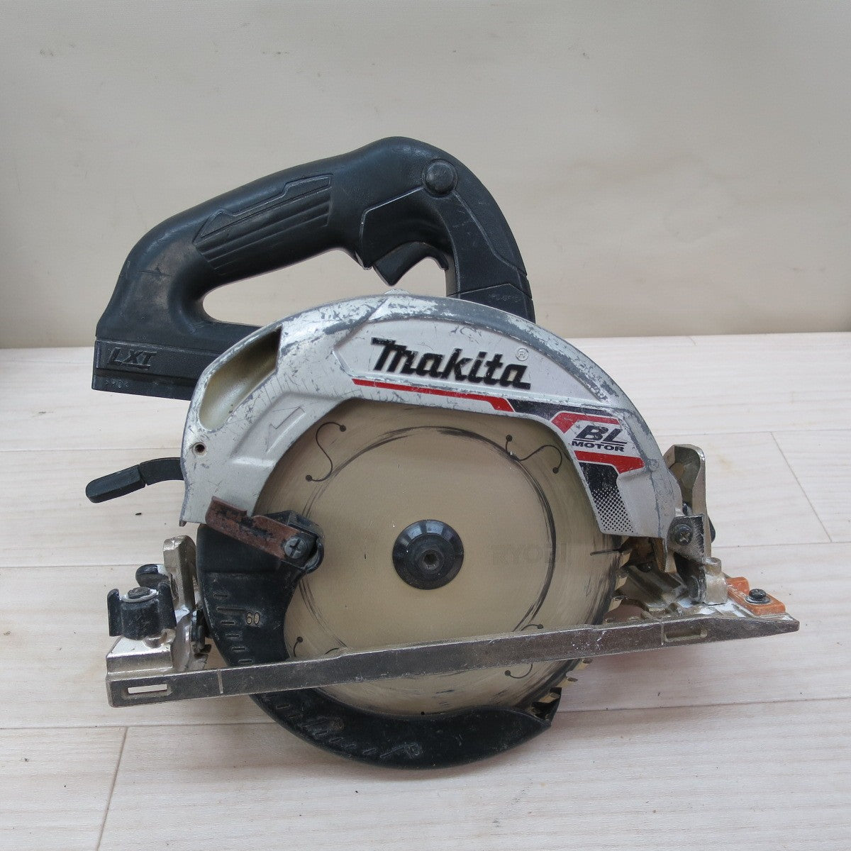 ☆マキタ 165mm 充電式 マルノコ HS631D 電動 工具 切断機 丸のこ 丸ノコ 丸鋸 木工用 コードレス makita 18V☆ [送料無料]