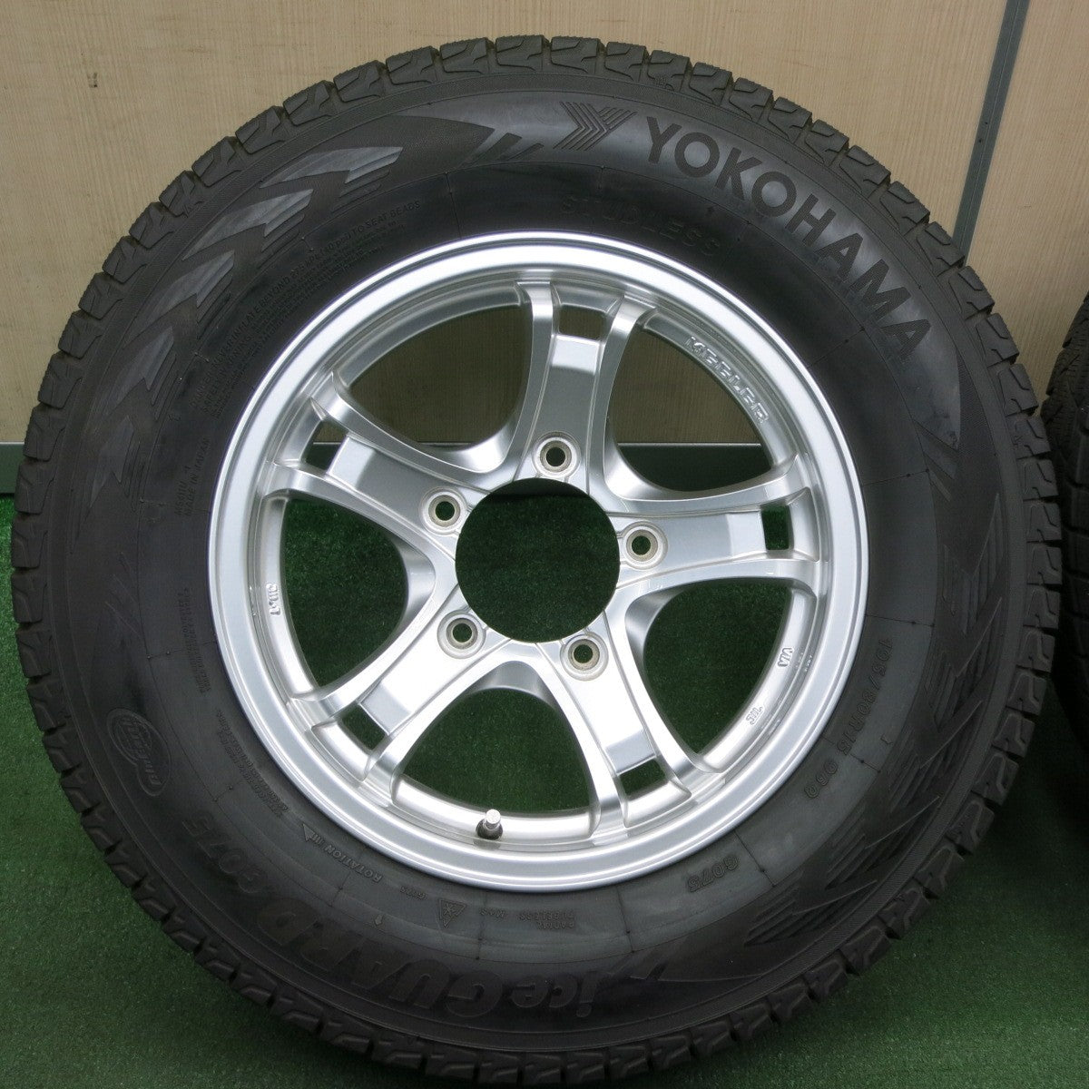 *送料無料* バリ溝！キレイ！9.5分★ジムニー等 KEELER 195/80R15 スタッドレス ヨコハマ アイスガード G075 キーラー PCD139.7/5H★4040307TNス