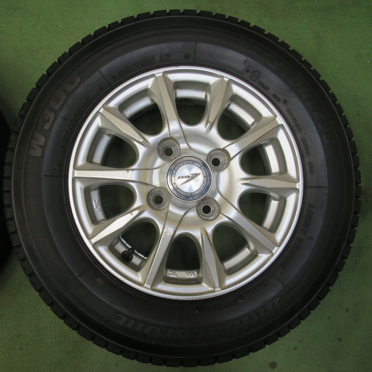 バリ溝！25年！9.5分◎スタッドレス 145/80R12 80/78N ブリヂストン ブリザック W300 JOKER ジョーカー 12インチ PCD100/4H◎6090908イス