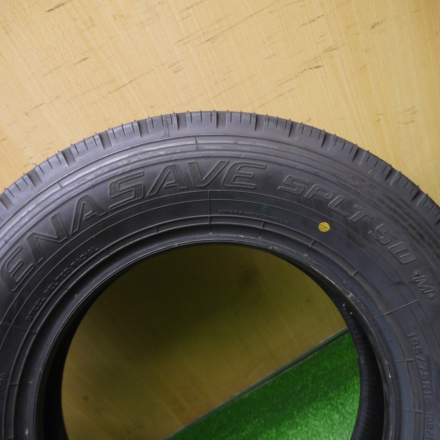 [送料無料] バリ溝！23年！9.5分！2本★トラック タイヤ 195/75R15 109/107N ダンロップ エナセーブ SPLT50 M 15インチ★5010603Hノタ