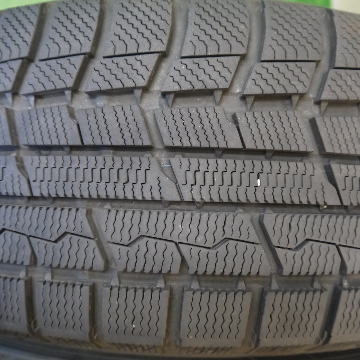 バリ溝！23年！キレイ！9.5分★スタッドレス 215/65R16 トーヨー ウインター トランパス TX Exceeder エクシーダー 16インチ PCD114.3/5H★6041706Hス