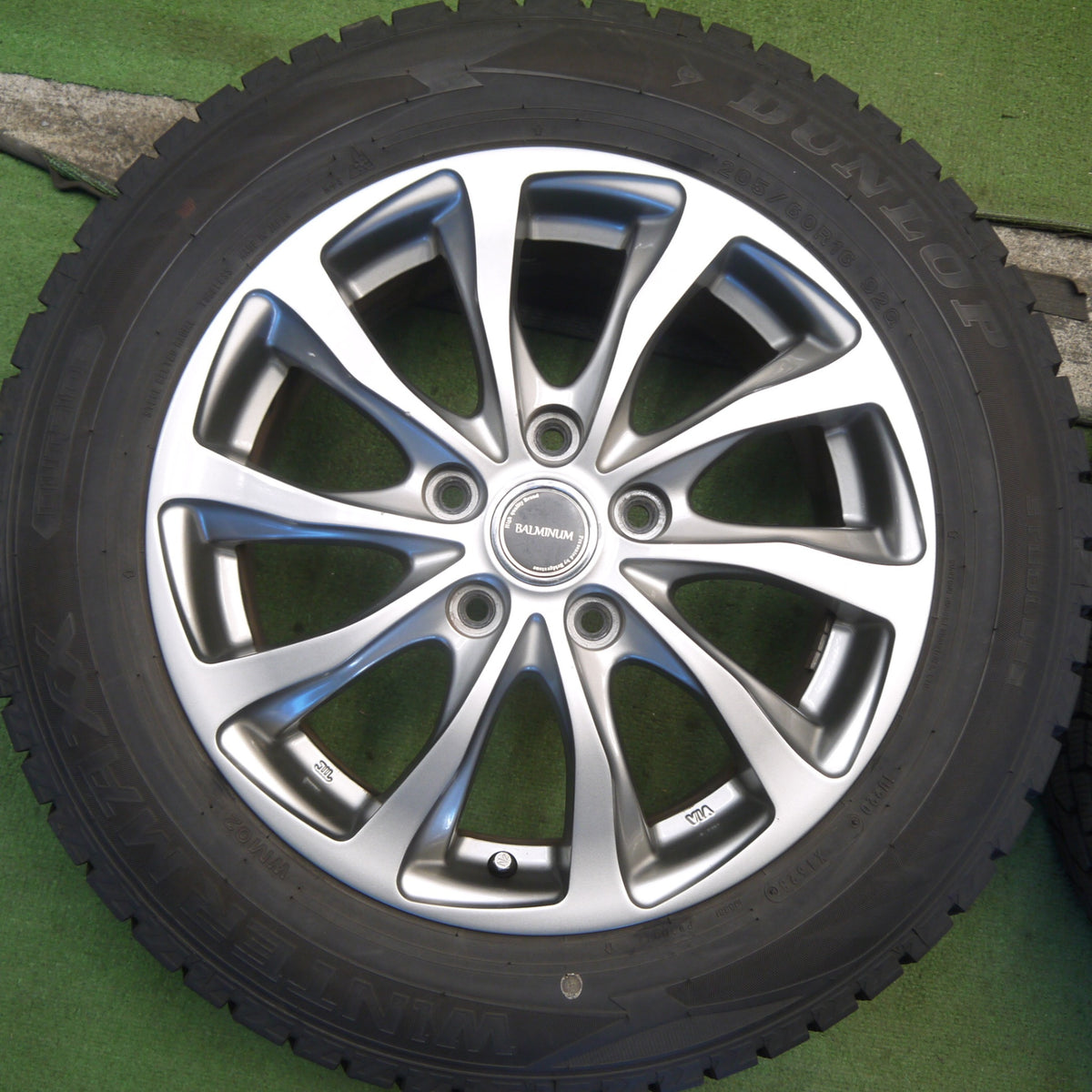 バリ溝！23年！キレイ！9.5分◎スタッドレス 205/60R16 ダンロップ ウインターマックス WM02 BALMINUM TR10 バルミナ 16インチ PCD114.3/5H◎6090206Hス