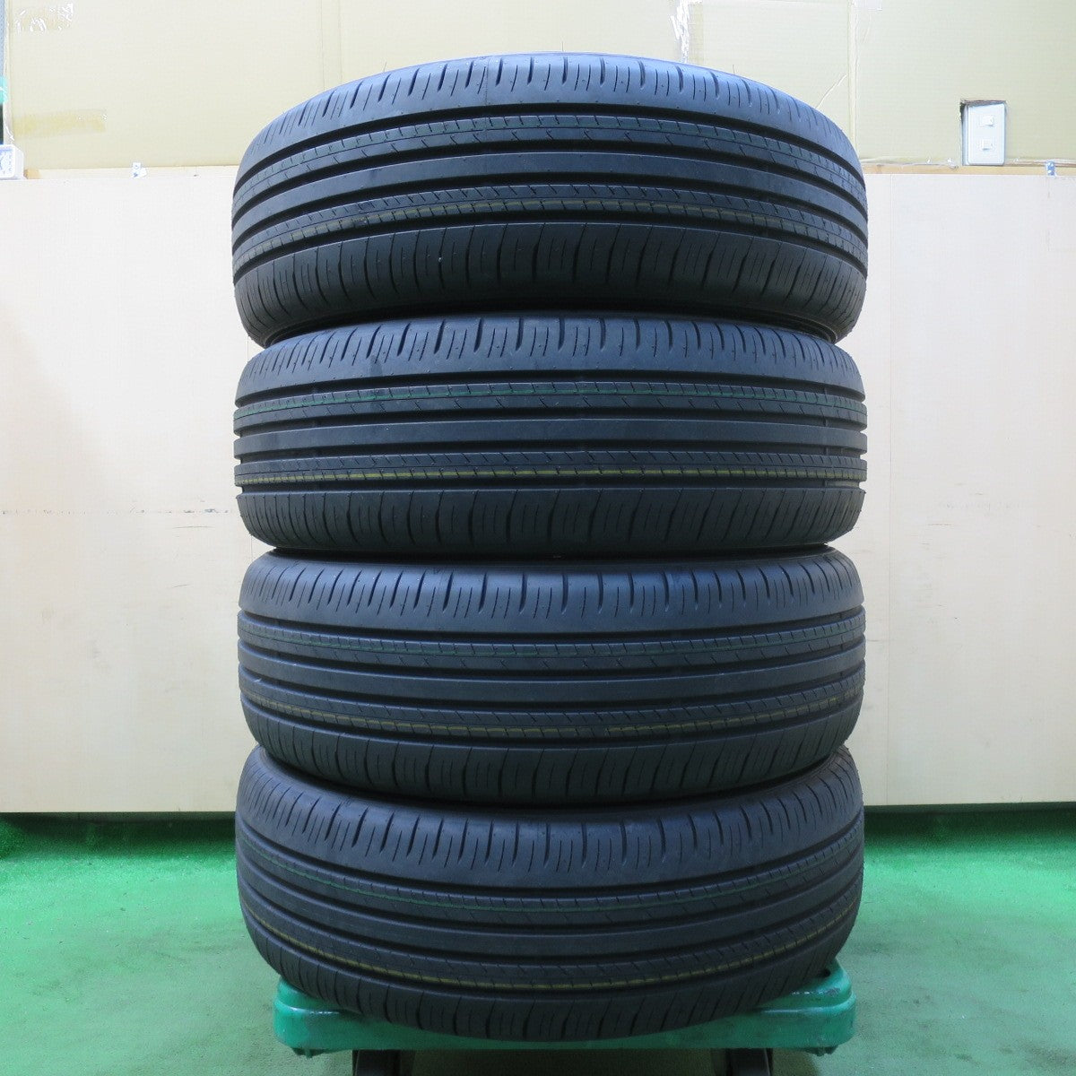 [送料無料] 新車外し！25年★225/60R18 ダンロップ グラントレック PT30 タイヤ 18インチ ハリアー RAV4 エクストレイル等★5030616イノタ