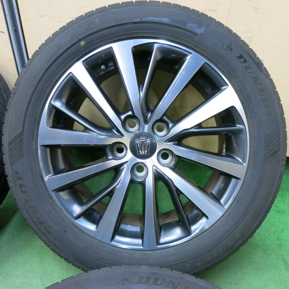 [送料無料] バリ溝！24年！9.5分★トヨタ 220系 クラウン ハイブリッド G 純正 215/55R17 ダンロップ ルマン5+ 17インチ PCD114.3/5H★5022610SYノ