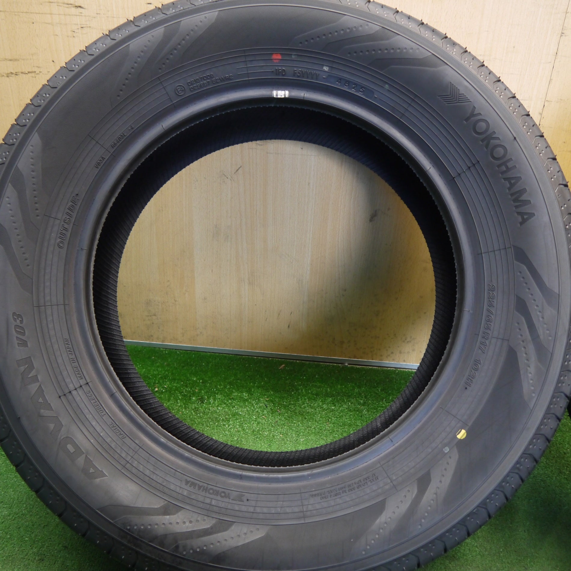 新車外し！25年☆225/65R17 ヨコハマ アドバン V03 タイヤ 17インチ 40