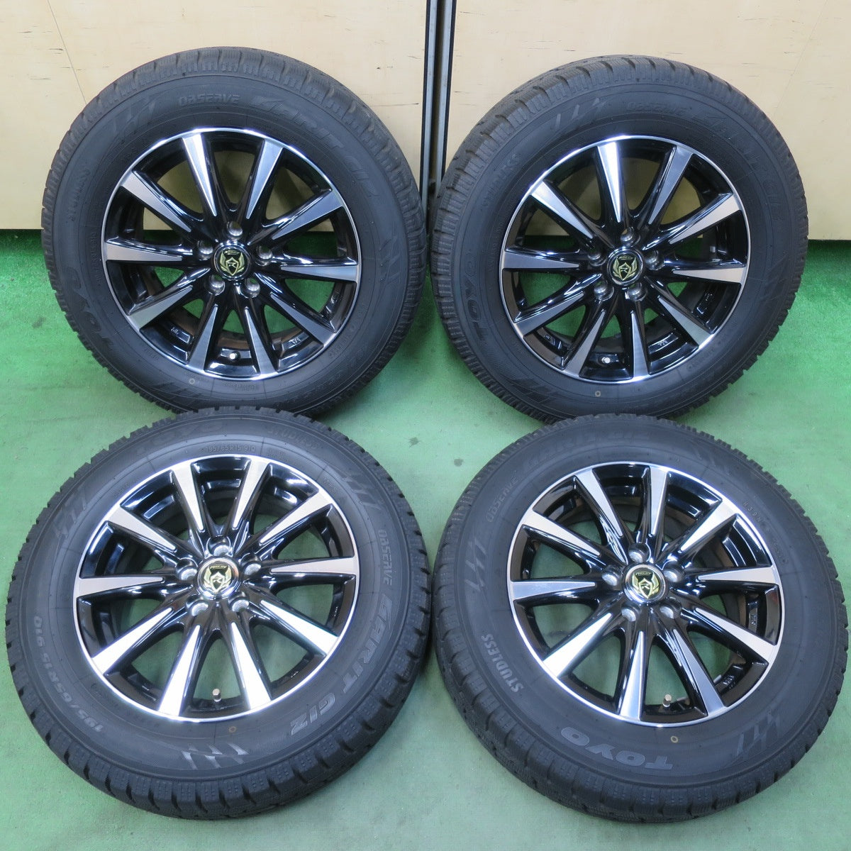 バリ溝！22年！キレイ！ほぼ10分★プリウス 等 195/65R15 スタッドレス トーヨー オブザーブ ガリット GIZ RiZLEY ライツレー 15インチ PCD100/5H★5122911イス