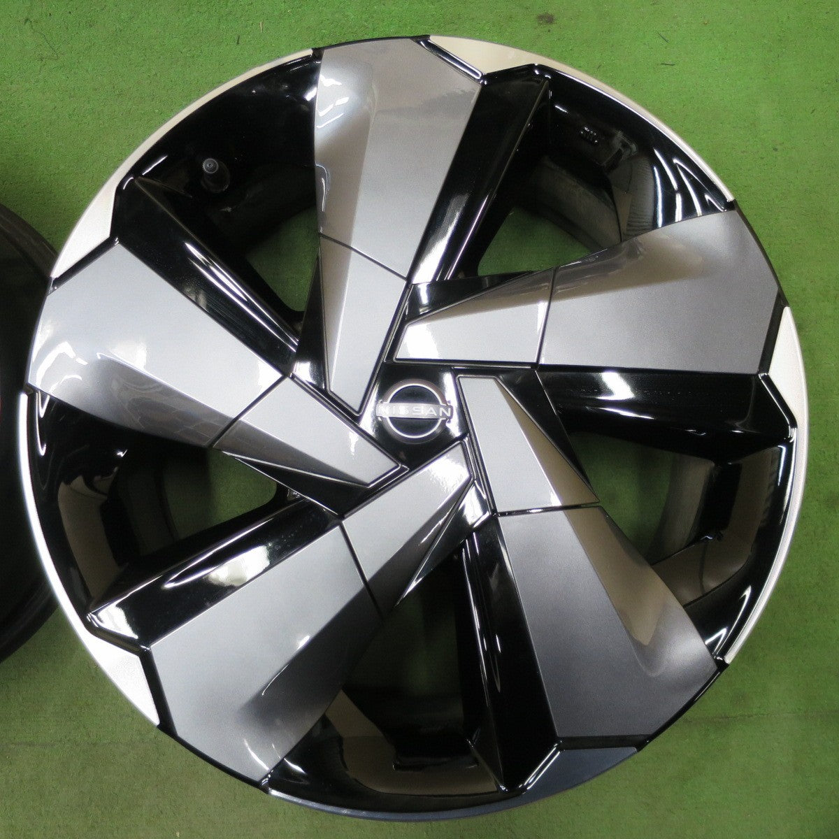 キレイ◎日産 E13 ノート オーラ 純正 ホイール 17インチ 17×6.5J PCD100/4H◎6092803NGホ
