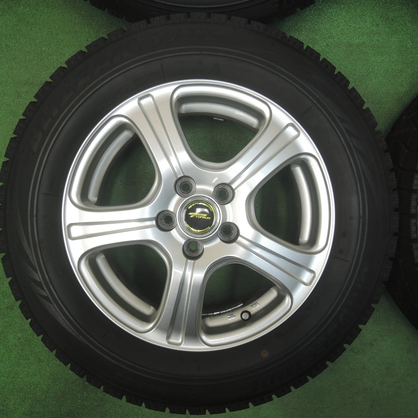 *送料無料* バリ溝！キレイ！9.5分以上★プリウス等 195/65R15 スタッドレス ブリヂストン ブリザック VRX TOPRUN トップラン 15インチ PCD100/5H★4032005SYス
