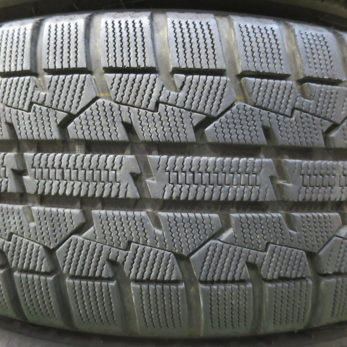 バリ溝！23年！キレイ！9.5分★スタッドレス 215/50R17 トーヨー オブザーブ ガリット GIZ TIRADO Eta LA STRADA ティラード ラストラーダ 17インチ PCD114.3/5H★6040703イス