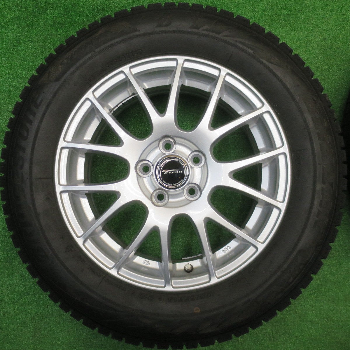 ほぼ未使用！24年！キレイ★プリウス 等 195/65R15 スタッドレス ブリヂストン ブリザック VRX2 TOPRUN トップラン 15インチ PCD100/5H★5102204NJス