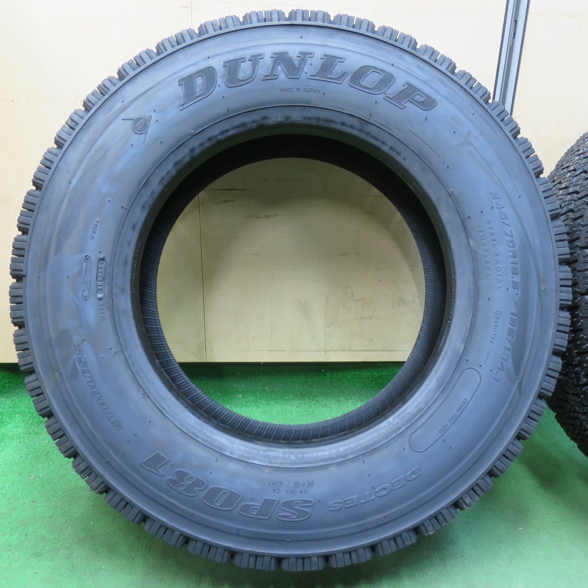 [送料無料] 未使用！24年★トラック タイヤ 245/70R19.5 136/134J スタッドレス ダンロップ デクテス SP081 DECTES 19.5インチ★5031005イスタ