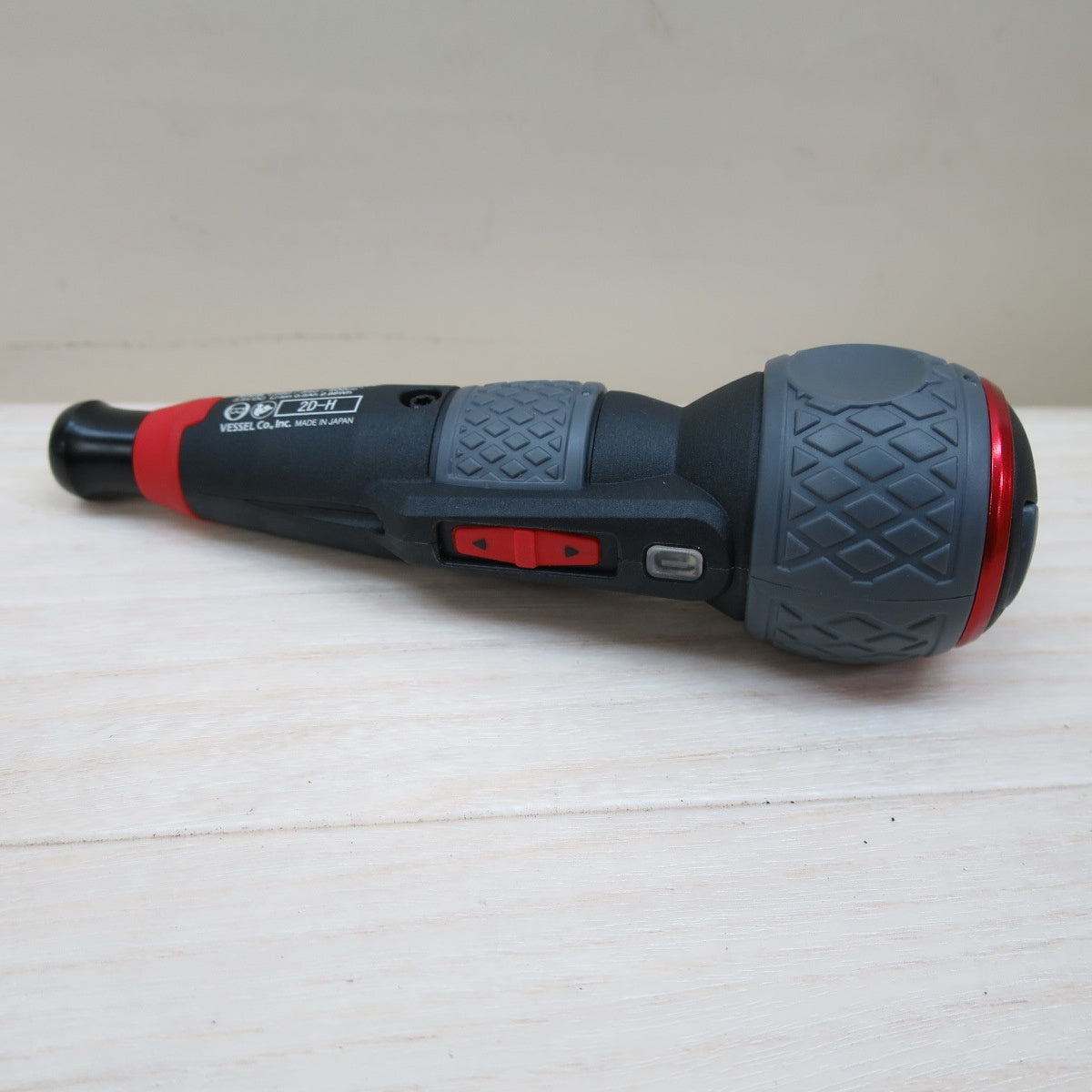 [送料無料] ほぼ未使用☆VESSEL ベッセル 220USB-P1 電ドラボールプラス ケース付 電動ドライバー  電動 ボール グリップ ドライバー☆
